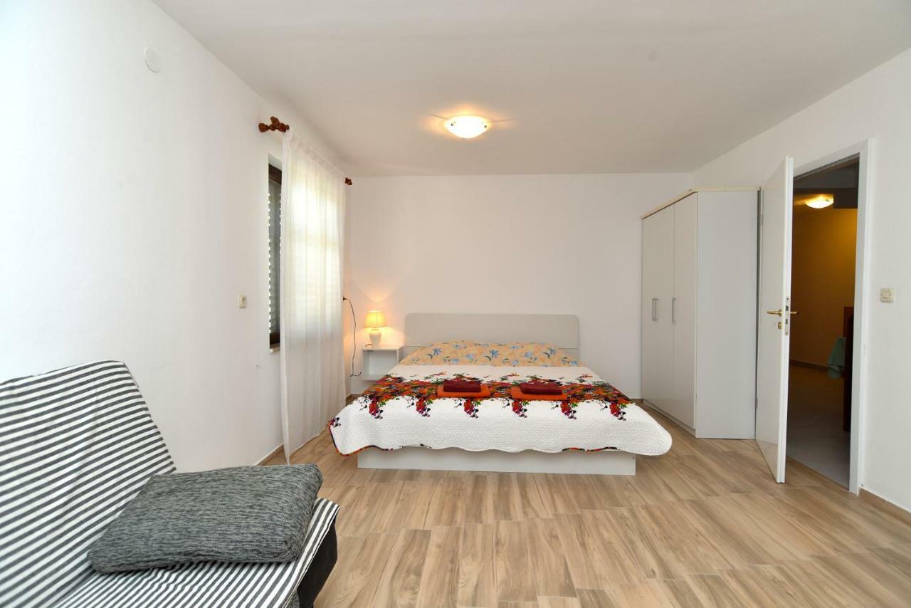 Apartment Marija 85 *
